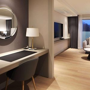 Executive Suite Two Double Beds Non-Smoking